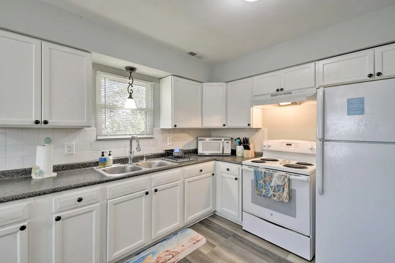 Sunny Norfolk Duplex - Walk To Lake And Beach! North Camellia Acres Holiday home