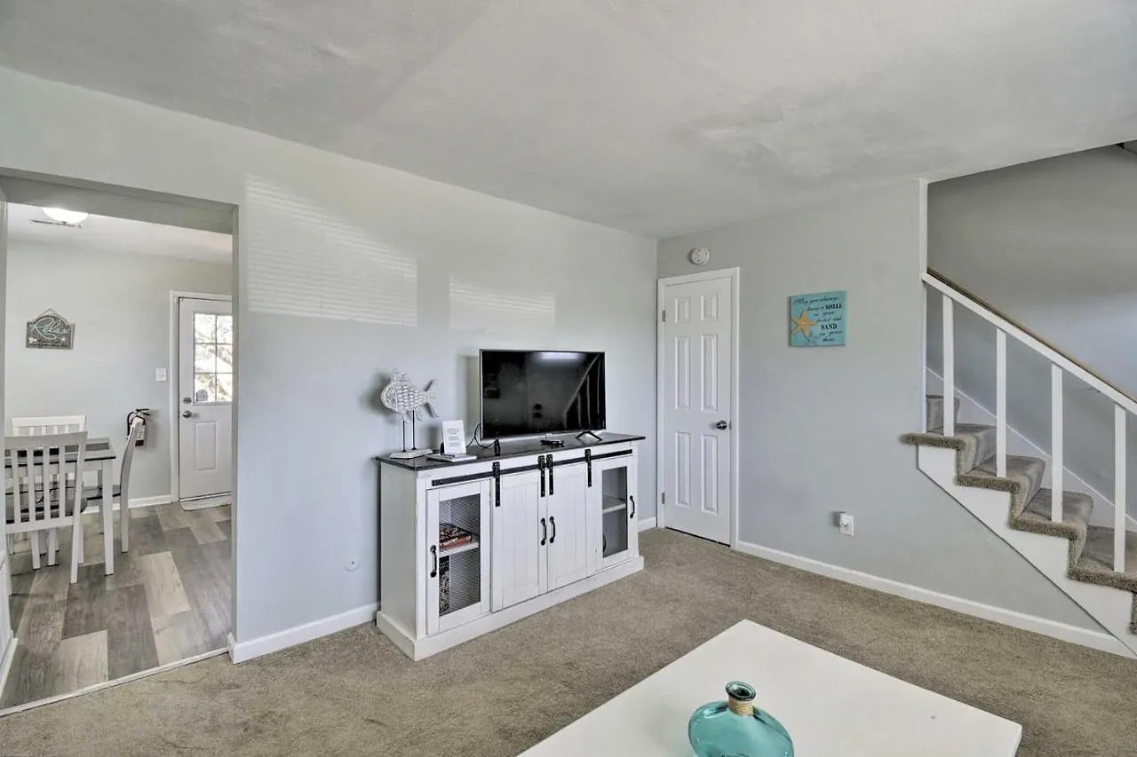 Holiday home Sunny Norfolk Duplex - Walk To Lake And Beach! North Camellia Acres