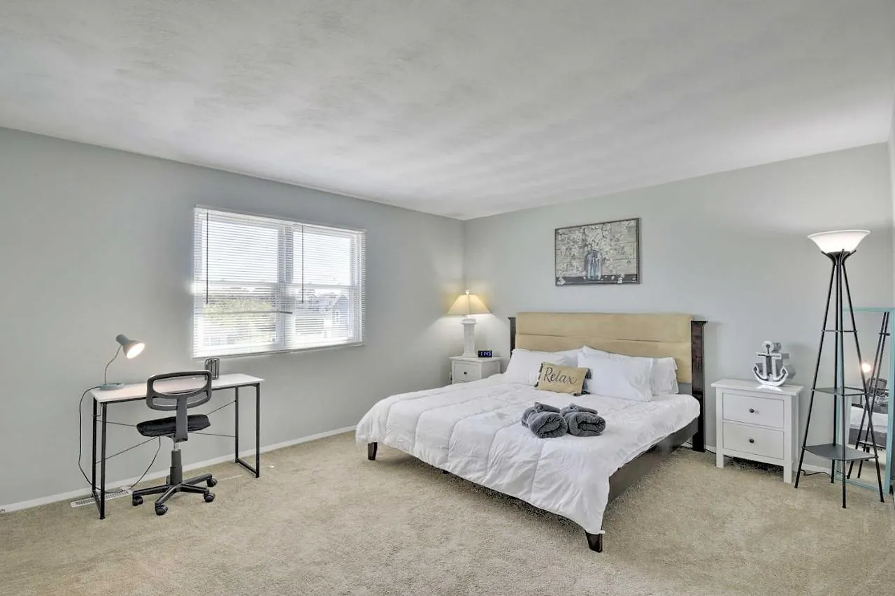 Holiday home Sunny Norfolk Duplex - Walk To Lake And Beach! North Camellia Acres